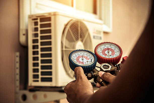 Professional Hvac technician working in Fayette, IA